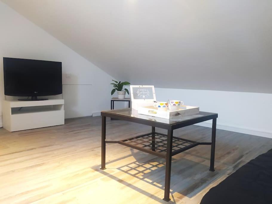Suite Mansardee Independante, 25Min Lyon-Villefranche Chazay-d'Azergues Exterior photo